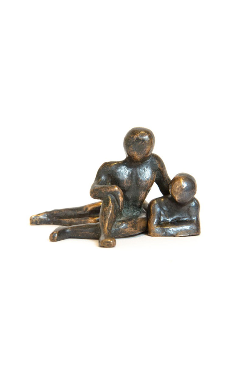 sculpture-bronze-couple-assis