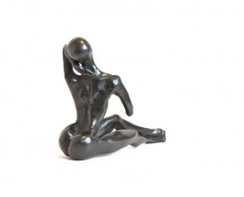 sculpture-bronze-femme-assise-patine-foncee